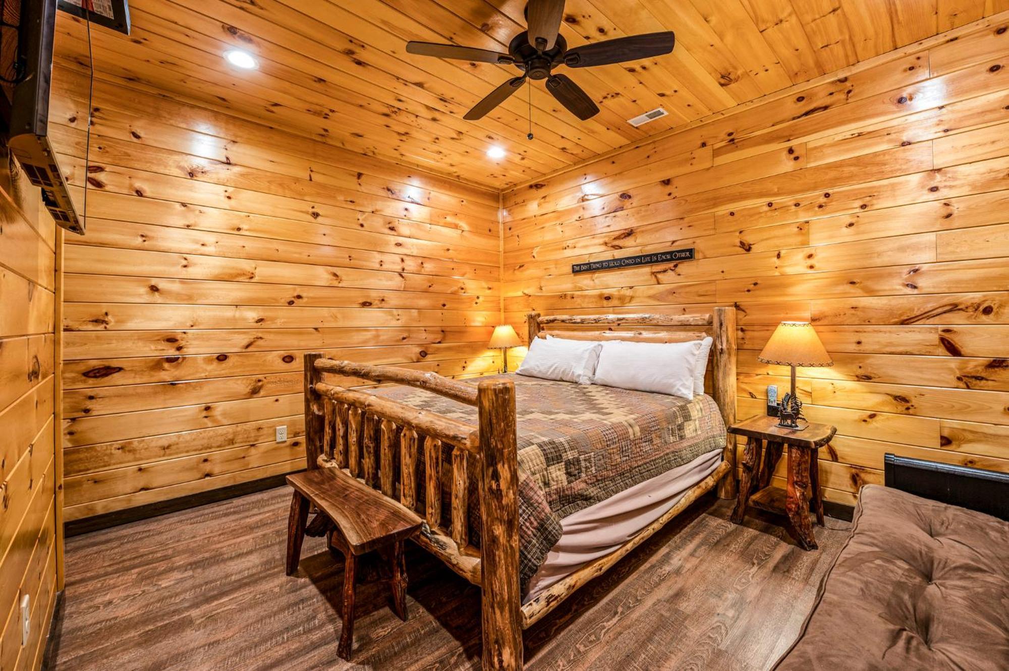 The Mighty Crabapple Manor By Stony Brook Cabins Гатлинбург Экстерьер фото