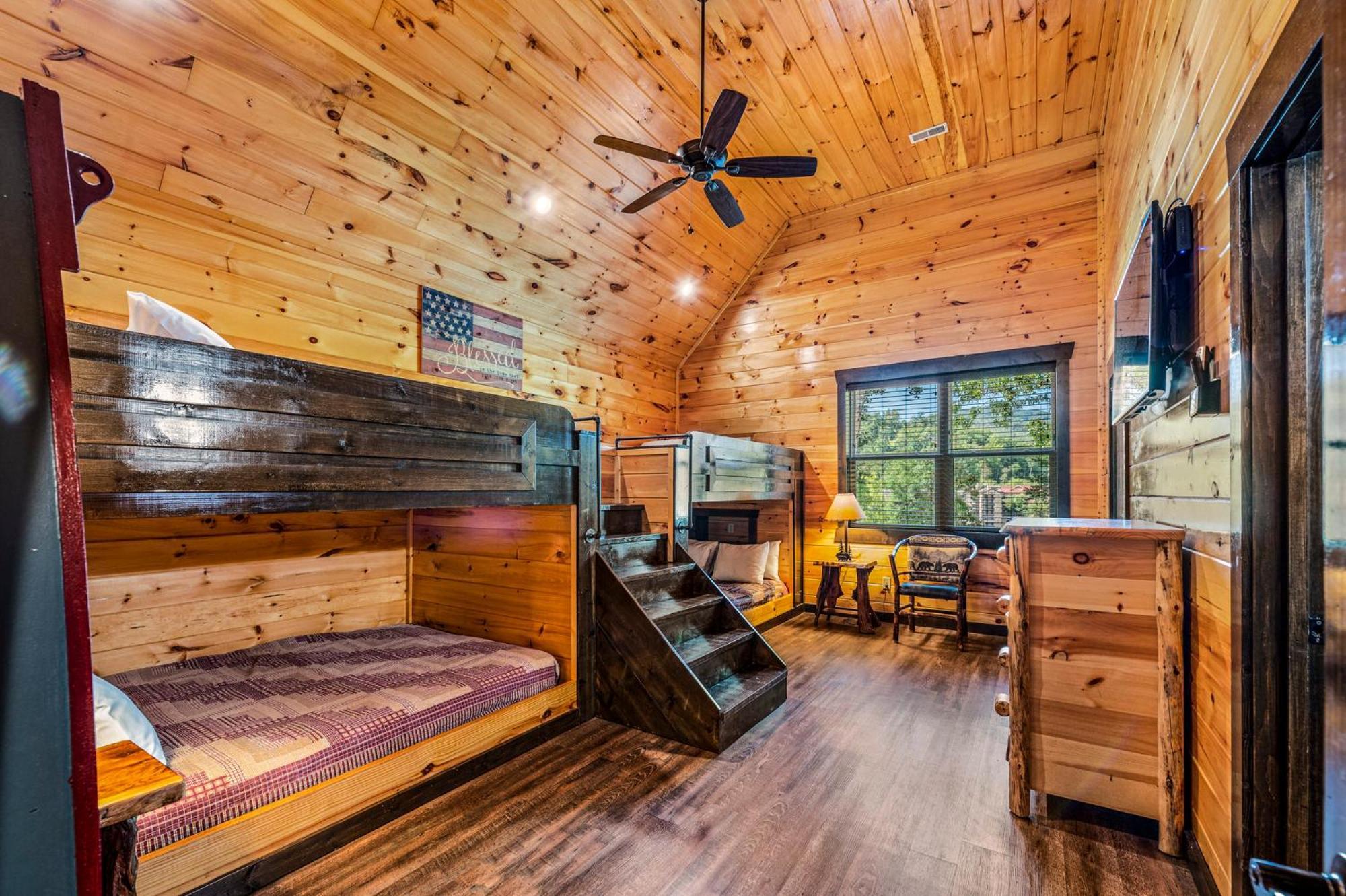 The Mighty Crabapple Manor By Stony Brook Cabins Гатлинбург Экстерьер фото