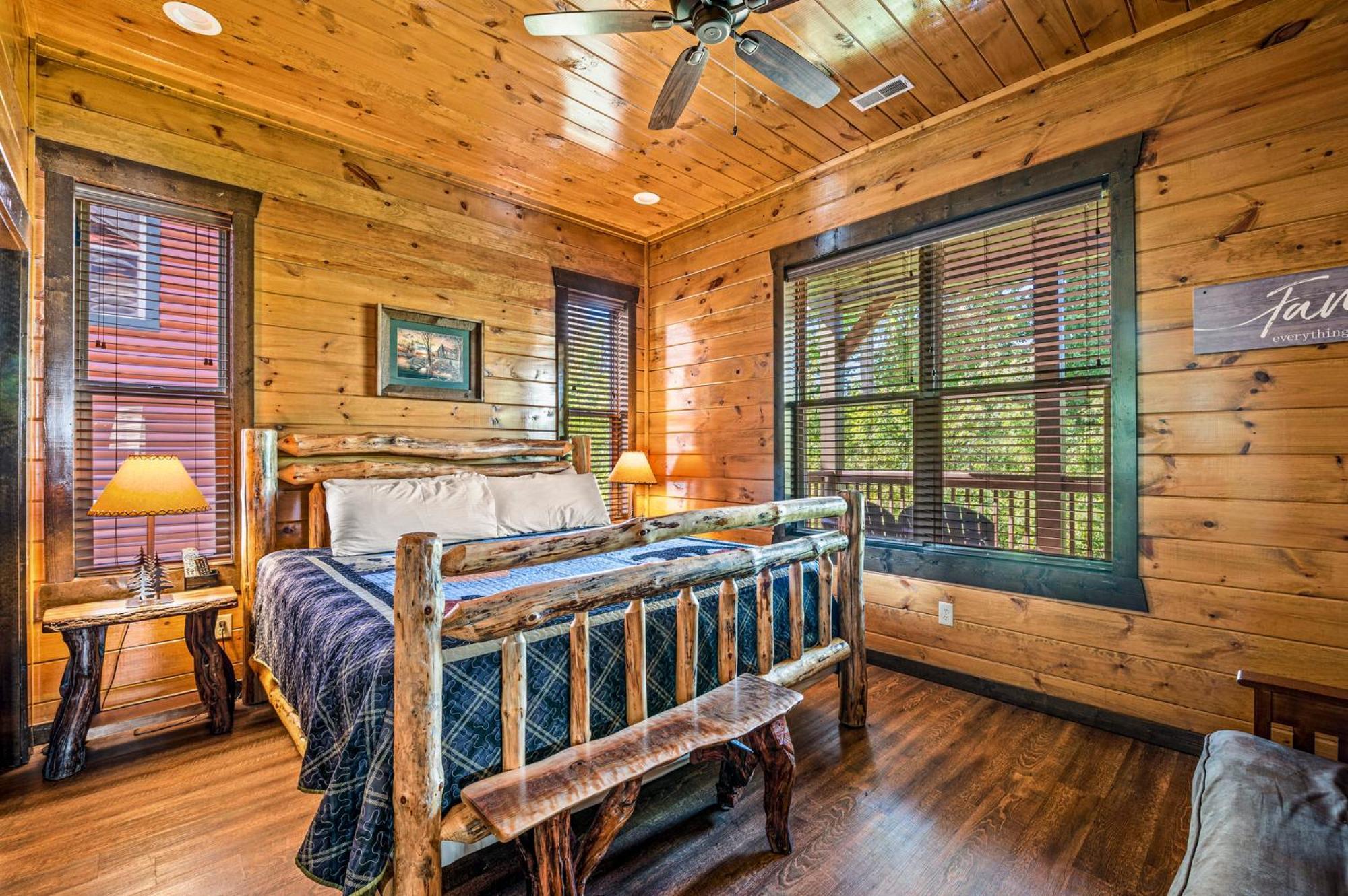The Mighty Crabapple Manor By Stony Brook Cabins Гатлинбург Экстерьер фото