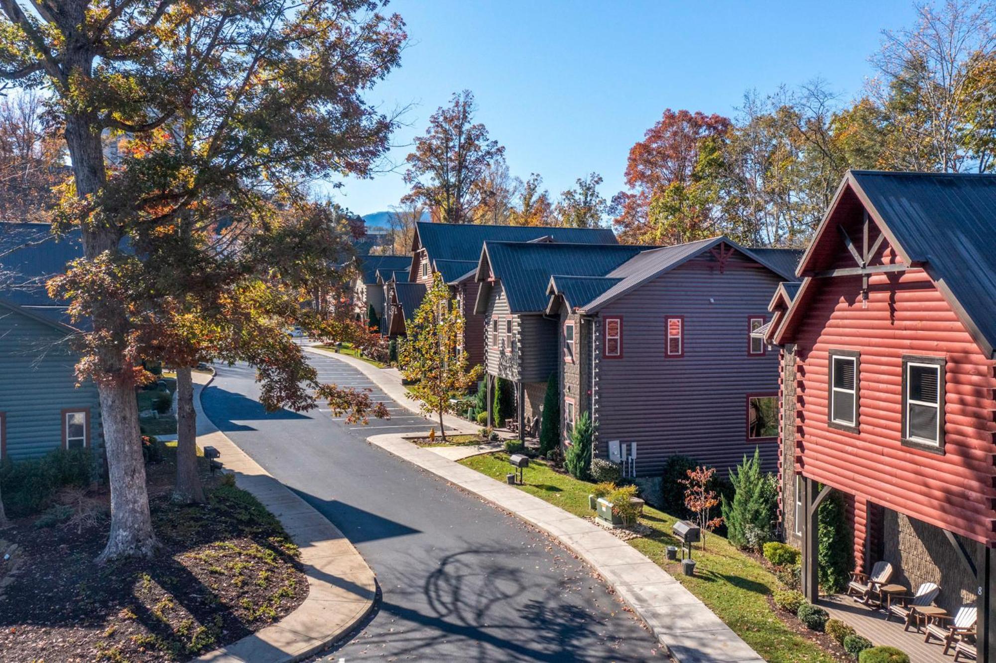 The Mighty Crabapple Manor By Stony Brook Cabins Гатлинбург Экстерьер фото