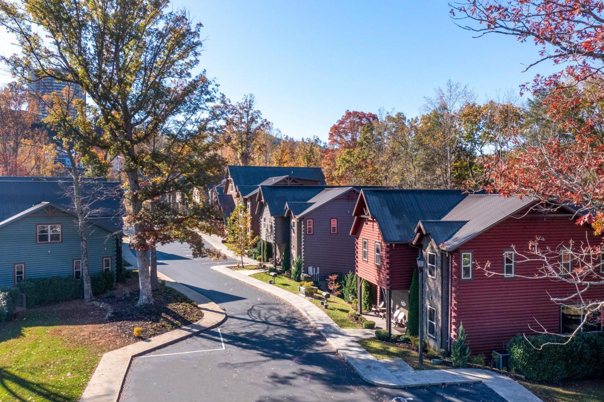The Mighty Crabapple Manor By Stony Brook Cabins Гатлинбург Экстерьер фото