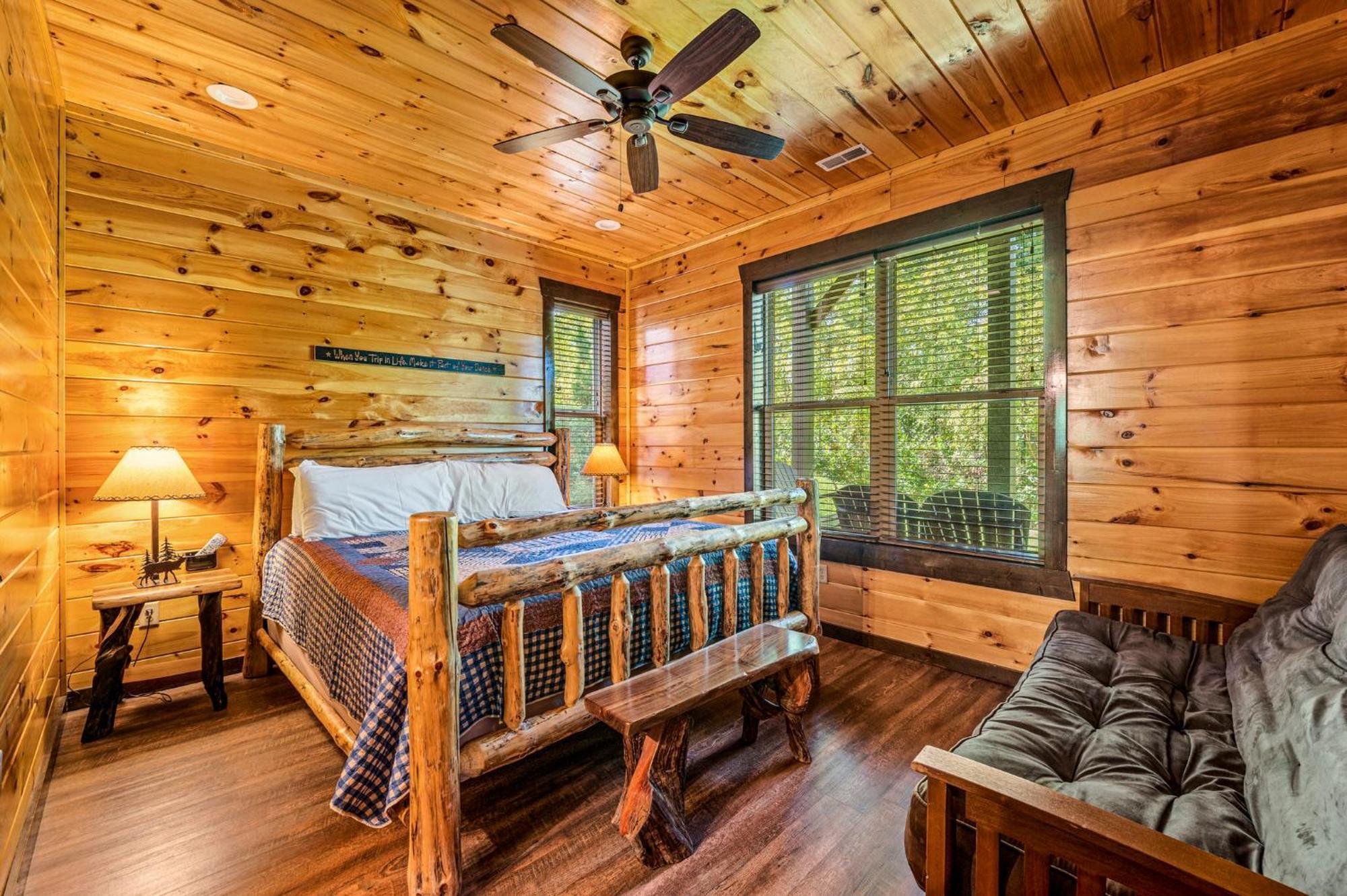 The Mighty Crabapple Manor By Stony Brook Cabins Гатлинбург Экстерьер фото